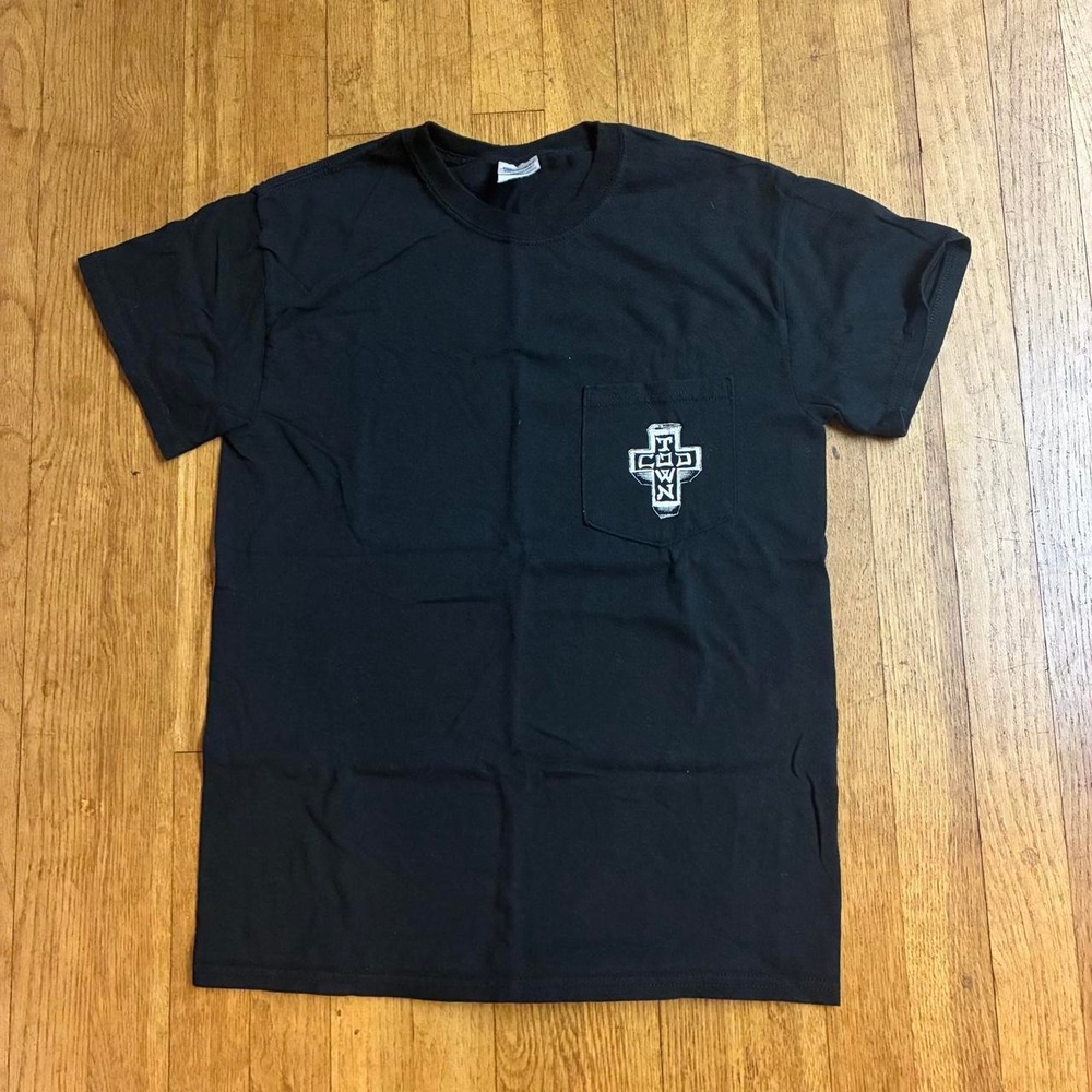 Gildan Black Cross Graphic Pocket T-Shirt Front Back Print Mens Small 136
